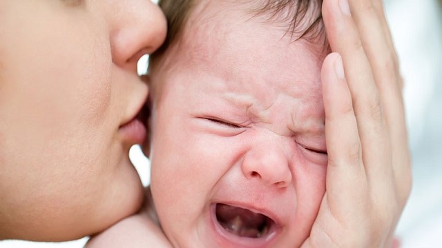 12 motivos por que seu bebê chora tanto