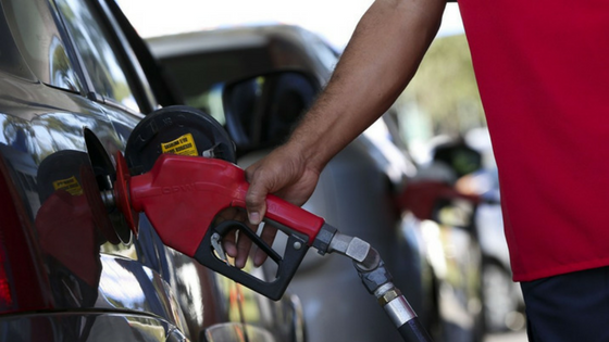 Governo estuda controlar preço da gasolina e do gás