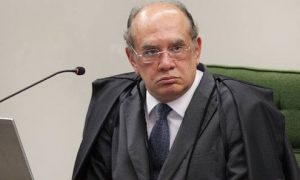Juízes pedem a saída imediata de Gilmar Mendes