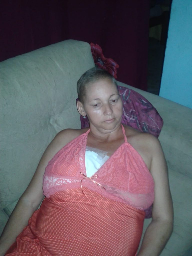 Moradora de Lauro de Freitas pede ajuda para tratamento 