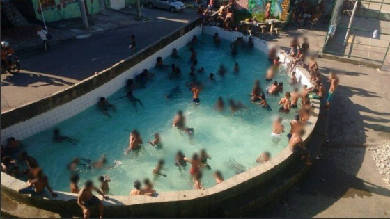 Moradores se mobilizam para reconstruir piscina do tráfico