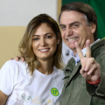 Escândalo com esposa de Bolsonaro
