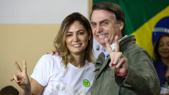 Escândalo com esposa de Bolsonaro
