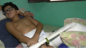 Adolescente de Camaçari sofre com “ossos de vidro”