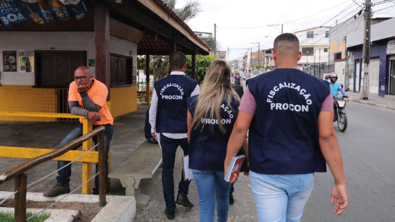 Procon e Vigilância Sanitária fiscaliza “fast-food” em Lauro de Freitas