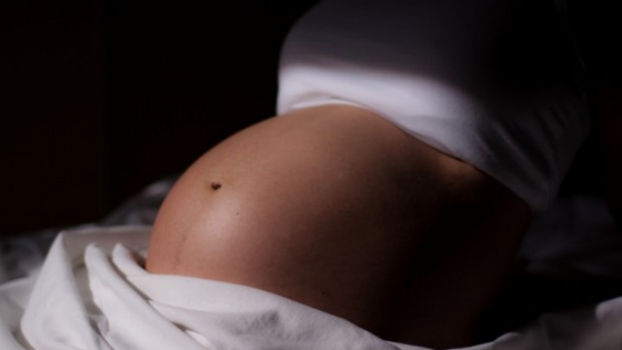 Pai engravida a própria filha após 4 anos de estupros
