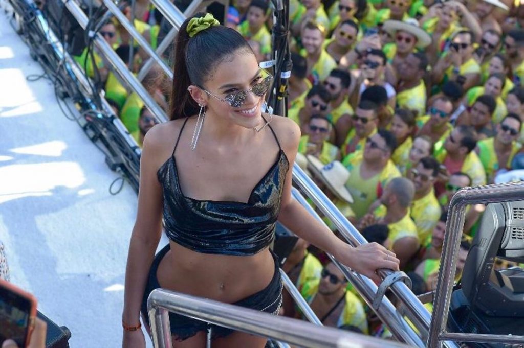 Bruna Marquezine no carnaval de Salvador