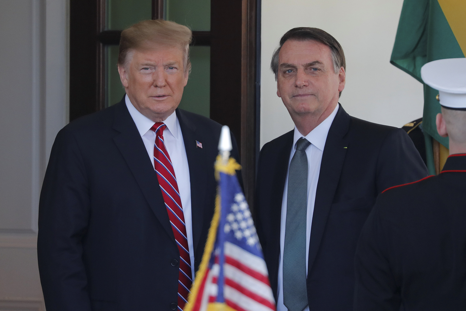 Bolsonaro é recebido por Trump na Casa Branca