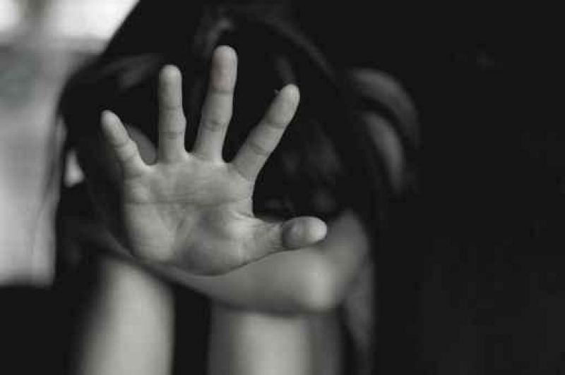 Menina de 8 anos deficiente é estuprada pelo padrasto
