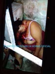 Mulher é assassinada dentro de casa em Itapuã
