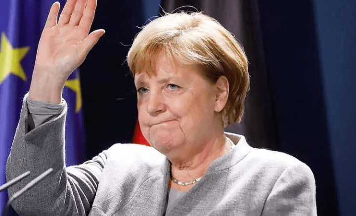 Angela Merkel pede desculpas
