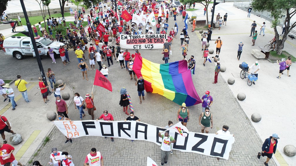Manifestantes fazem atos contra Bolsonaro